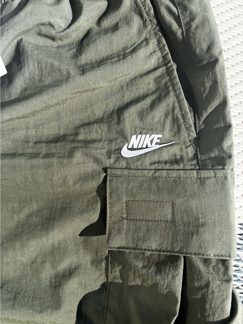Nike  Dark Green Men’s Drawstring Elastic Waist Cargo Shorts - Picture 8 of 10